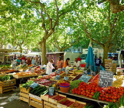 Provencal-Saturday-market-Uzès